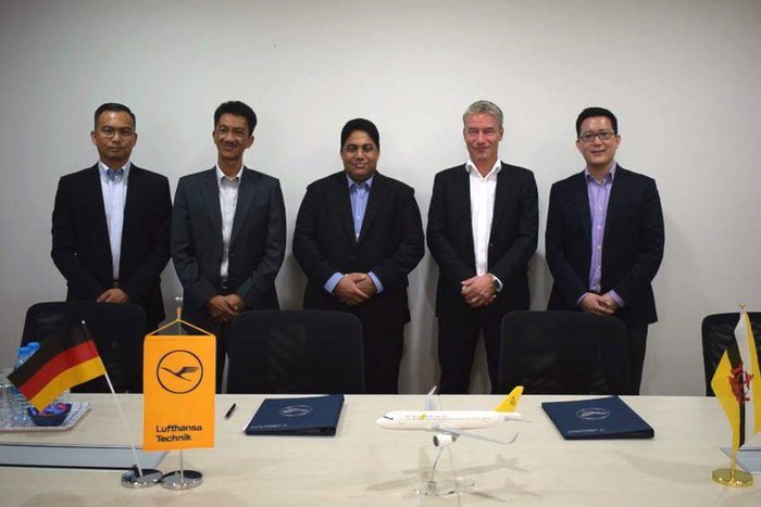 group_photo_-_rb_representatives_and_lufthansa_technik.jpeg__700x467_q85_subsampling-2